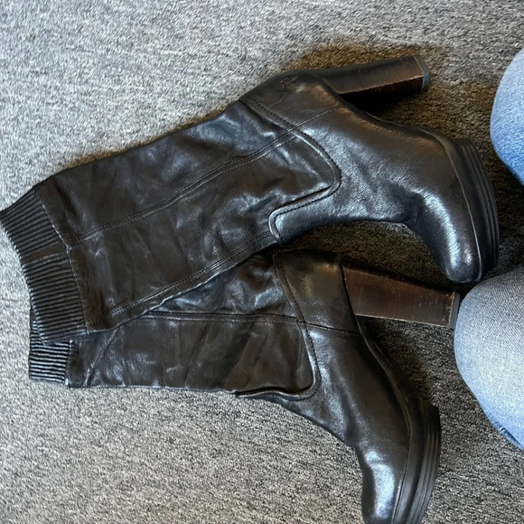 Frye Black Mimi Scrunch Boots, size 7 - Picture 4 of 8